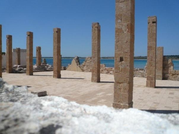 Albergo La Fontanella Noto Bagian luar foto